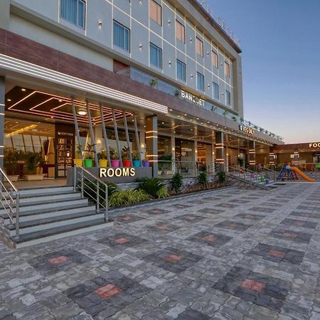 Hotel Decent Unjha ภายนอก รูปภาพ