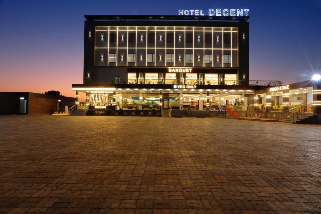 Hotel Decent Unjha ภายนอก รูปภาพ