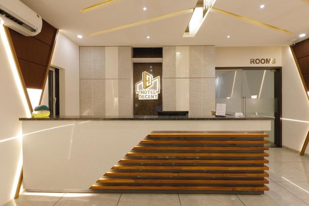 Hotel Decent Unjha ภายนอก รูปภาพ