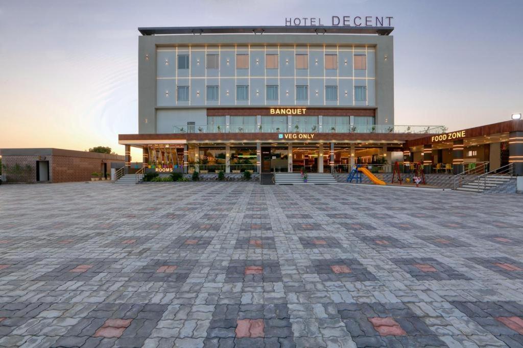 Hotel Decent Unjha ภายนอก รูปภาพ