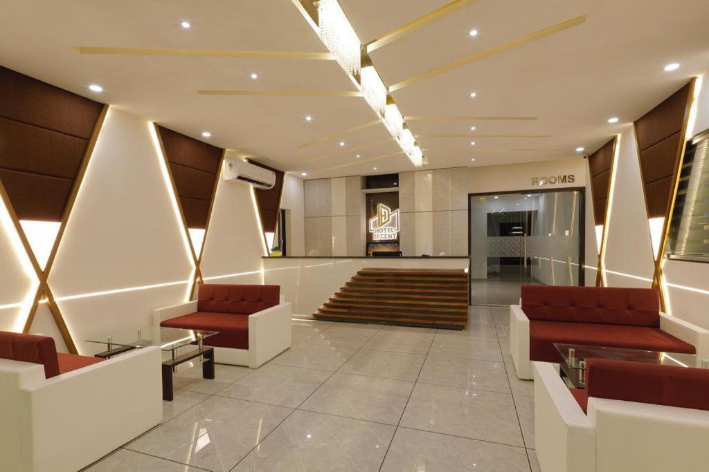 Hotel Decent Unjha ภายนอก รูปภาพ