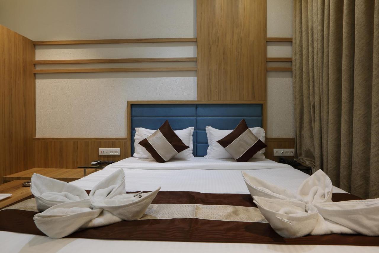 Hotel Decent Unjha ภายนอก รูปภาพ