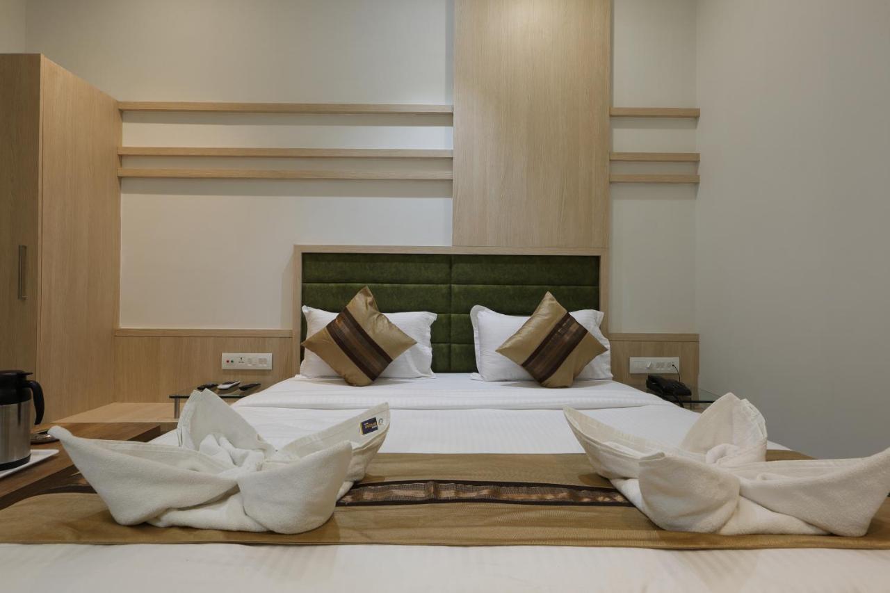Hotel Decent Unjha ภายนอก รูปภาพ